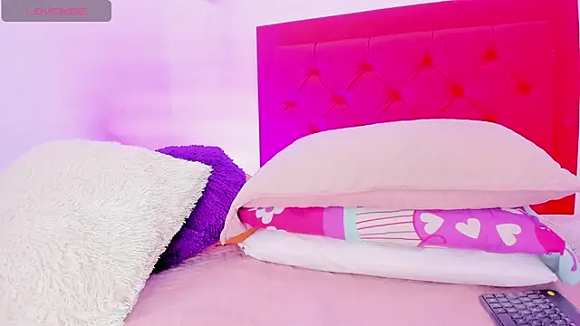 Sofia Girl  online show from December 21, 7:45 am