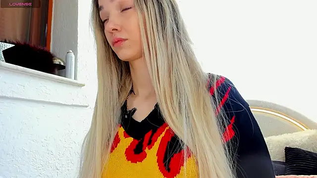 Snapshot of Sassy_Teen chatting on April 8, 7:52 am Sassy Teen online show from April 8, 7:52 am