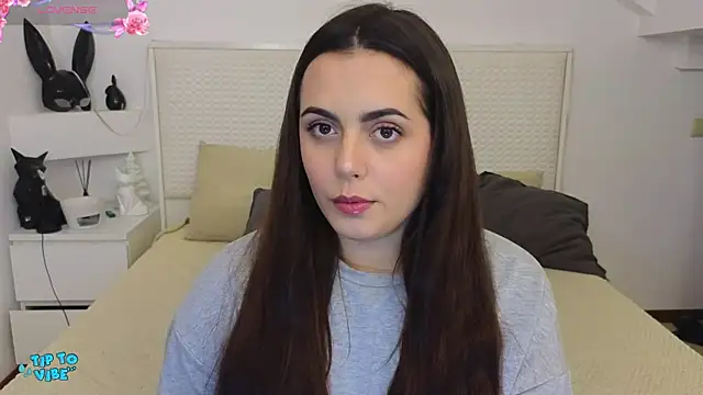 Eva Rogers  online show from December 9, 11:15 am
