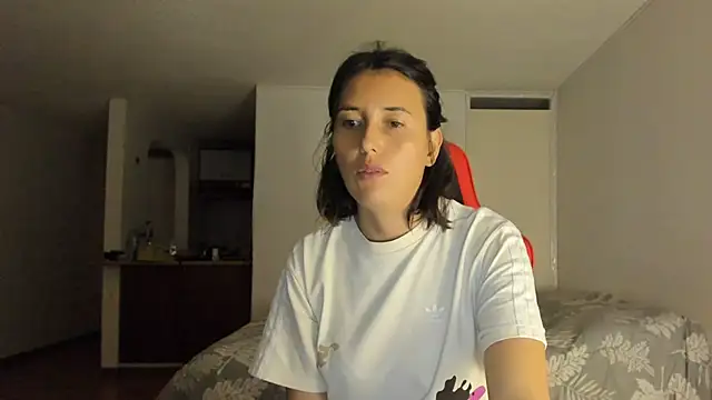 Snapshot of zoe_jeane_beker chatting on February 14, 1:23 am zoe jeane beker online show from February 14, 1:23 am
