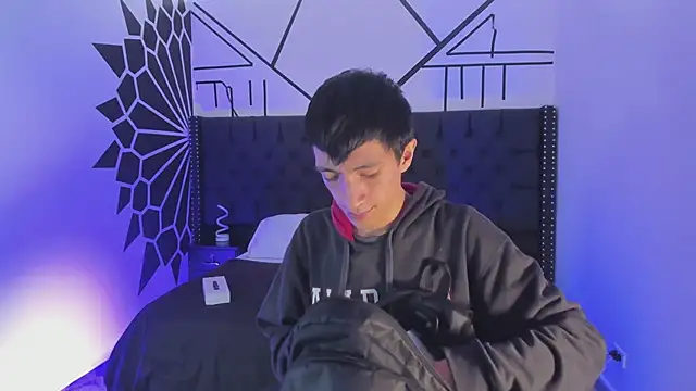 Snapshot of DereckCooperr chatting on February 16, 9:05 pm DereckCooperr online show from February 16, 9:05 pm