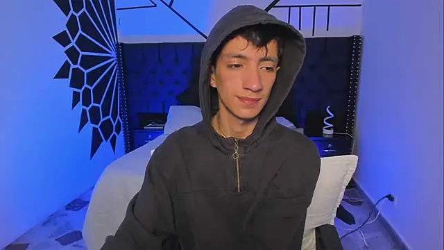 Snapshot of DereckCooperr chatting on March 13, 5:22 am DereckCooperr online show from March 13, 5:22 am