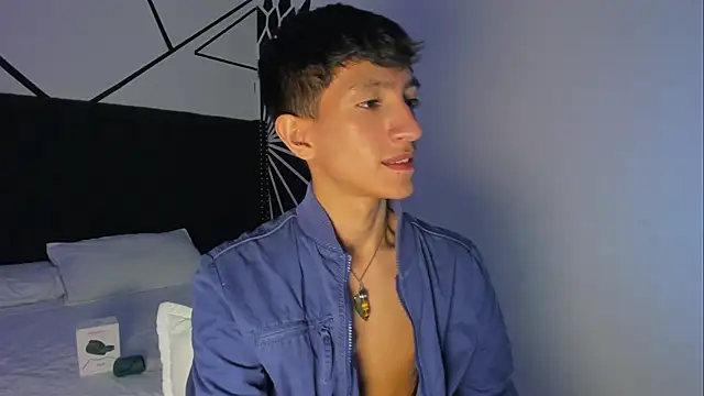 Snapshot of DereckCooperr chatting on March 20, 2:51 am DereckCooperr online show from March 20, 2:51 am