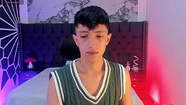 DereckCooperr online show from June 20, 9:17 pm