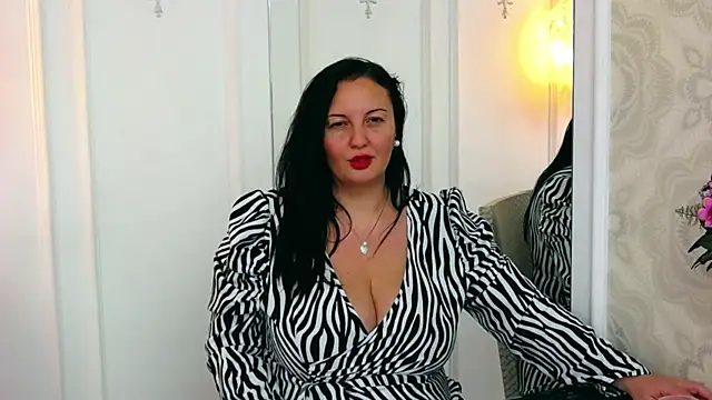 JudithCombs online show from December 4, 9:40 am