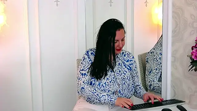 JudithCombs online show from December 11, 12:55 pm