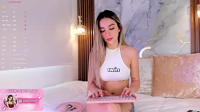 Gabbyy  online show from June 12, 7:46 pm