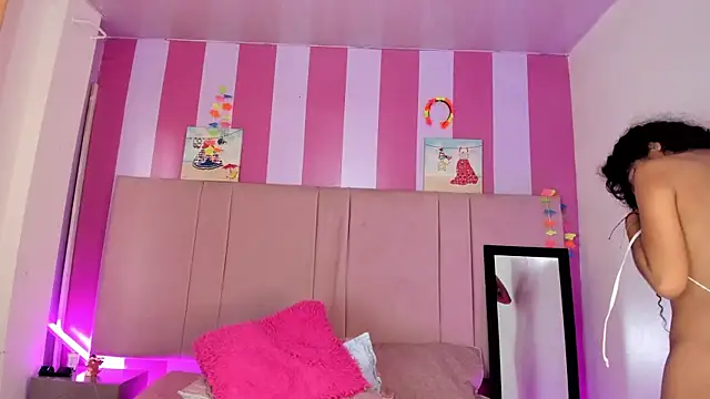 Winnifer Gonzal online show from December 5, 5:17 pm