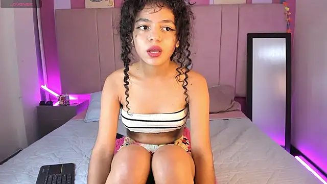 Winnifer Gonzal online show from December 14, 8:56 am