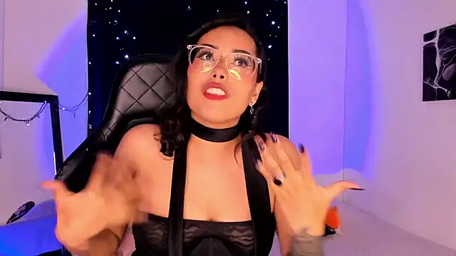 willow poisson online show from January 22, 8:28 pm