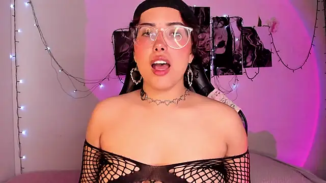 willow poisson online show from September 26, 5:06 pm