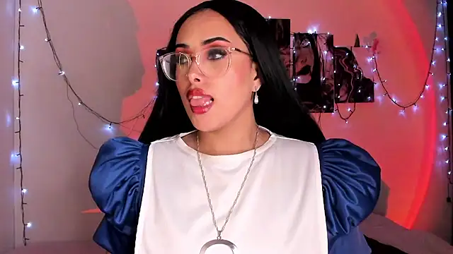 willow poisson online show from November 29, 5:49 pm