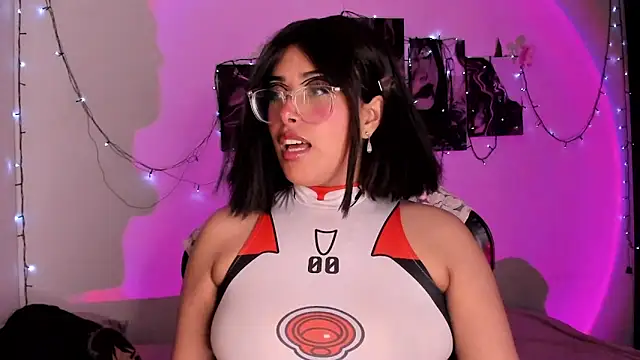 willow poisson online show from December 3, 5:11 pm