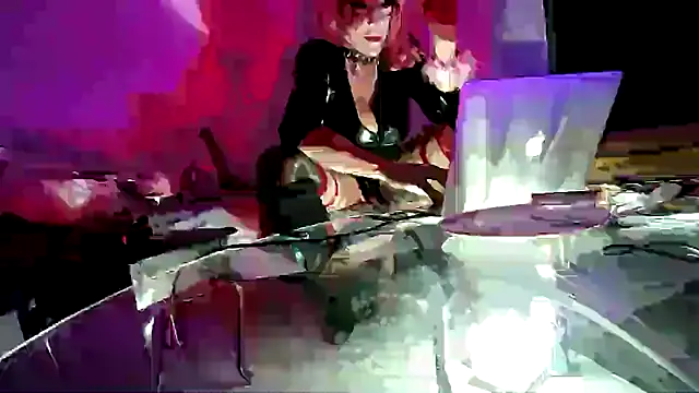 Snapshot of CharlotteVixxens chatting on December 5, 10:34 pm CharlotteVixxens online show from December 5, 10:34 pm