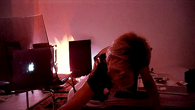 Snapshot of CharlotteVixxens chatting on February 5, 10:12 pm CharlotteVixxens online show from February 5, 10:12 pm