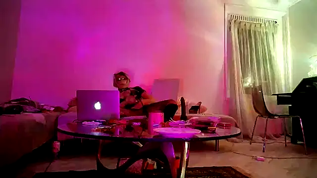 Snapshot of CharlotteVixxens chatting on February 26, 11:15 pm CharlotteVixxens online show from February 26, 11:15 pm