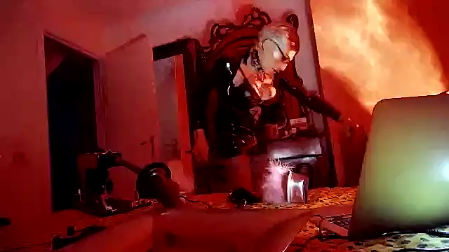 Snapshot of CharlotteVixxens chatting on December 1, 12:37 am CharlotteVixxens online show from December 1, 12:37 am