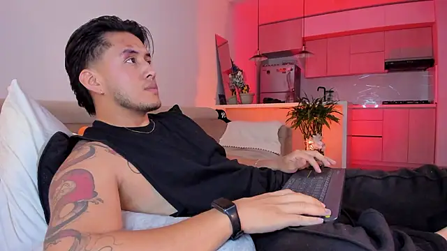 Chriskyle  online show from February 4, 5:46 am