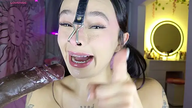 issagarcia online show from March 27, 1:44 am