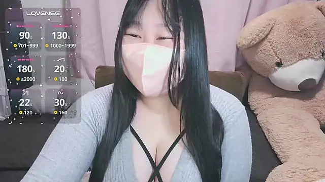 Snapshot of yuinyan3150 chatting on April 8, 1:55 pm yuinyan3150 online show from April 8, 1:55 pm