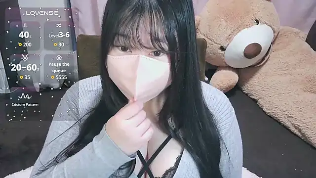 Snapshot of yuinyan3150 chatting on April 15, 12:34 pm yuinyan3150 online show from April 15, 12:34 pm