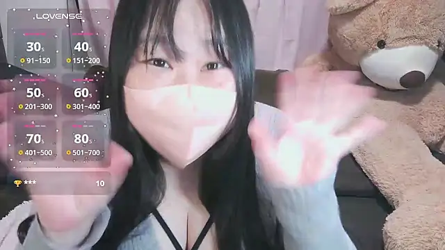 Snapshot of yuinyan3150 chatting on May 14, 6:37 pm yuinyan3150 online show from May 14, 6:37 pm