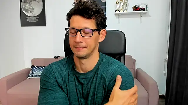 BrutusK08 online show from October 6, 6:22 am