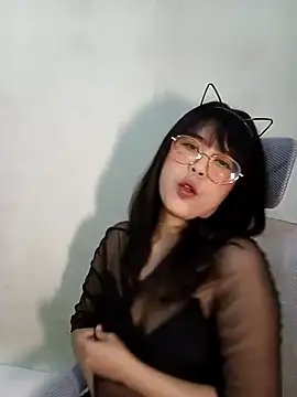 Snapshot of Chall_mee chatting on September 30, 11:21 pm Chall mee online show from September 30, 11:21 pm