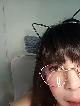 Snapshot of Chall_mee chatting on October 12, 1:21 pm Chall mee online show from October 12, 1:21 pm