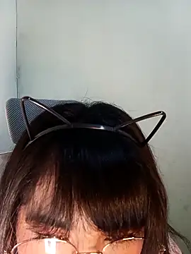 Snapshot of Chall_mee chatting on November 12, 6:30 pm Chall mee online show from November 12, 6:30 pm