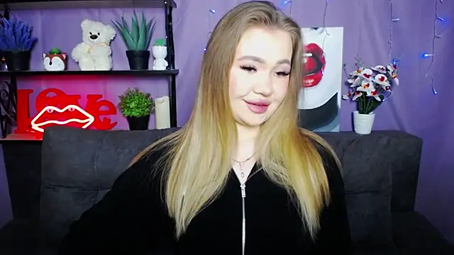 StacyYellig online show from March 22, 8:37 pm
