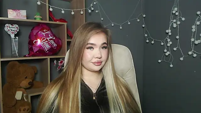 StacyYellig online show from February 15, 9:00 pm