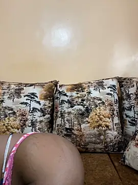 Pretty Selina1 online show from January 2, 6:18 am