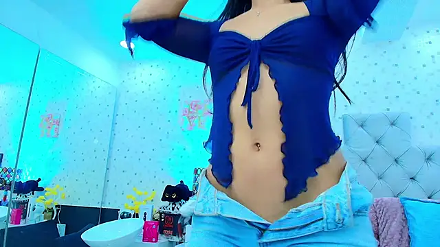 JulietaReyess online show from February 6, 11:46 am