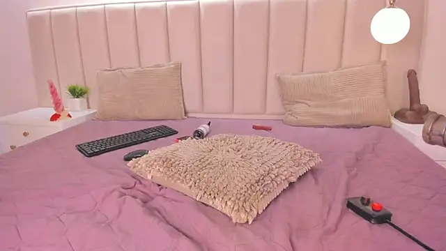 Snapshot of SaryBlake chatting on February 24, 2:59 pm SaryBlake online show from February 24, 2:59 pm