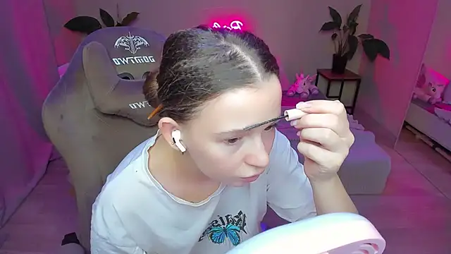 Snapshot of HelloRoxy chatting on December 11, 6:09 pm HelloRoxy online show from December 11, 6:09 pm