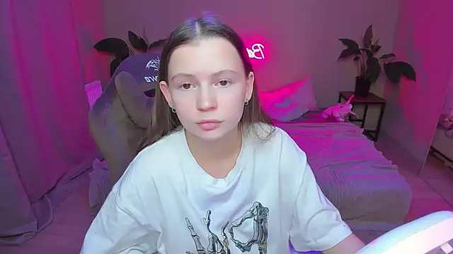 Snapshot of HelloRoxy chatting on December 17, 10:11 pm HelloRoxy online show from December 17, 10:11 pm