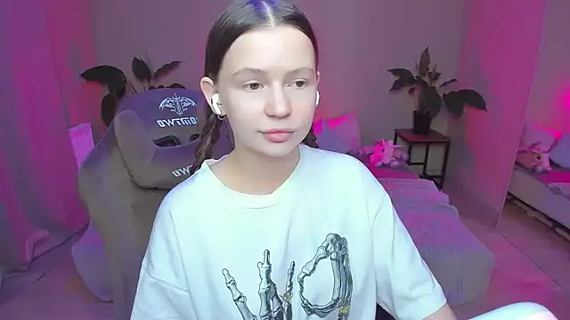 Snapshot of HelloRoxy chatting on December 20, 8:34 pm HelloRoxy online show from December 20, 8:34 pm