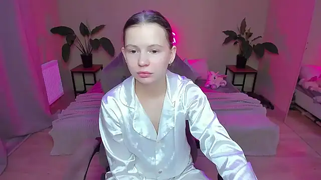 Snapshot of HelloRoxy chatting on December 22, 6:26 pm HelloRoxy online show from December 22, 6:26 pm