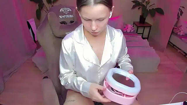 Snapshot of HelloRoxy chatting on December 26, 2:12 am HelloRoxy online show from December 26, 2:12 am