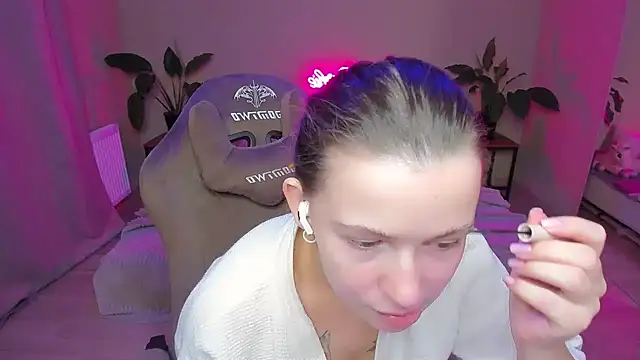 Snapshot of HelloRoxy chatting on December 29, 12:09 am HelloRoxy online show from December 29, 12:09 am