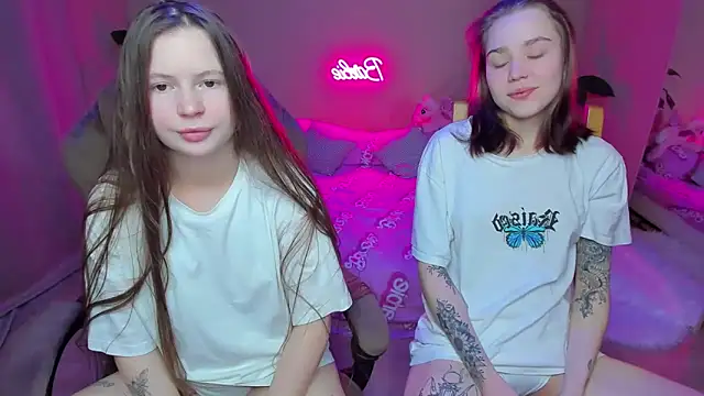 Snapshot of HelloRoxy chatting on January 8, 3:19 am HelloRoxy online show from January 8, 3:19 am