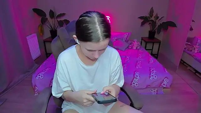 Snapshot of HelloRoxy chatting on January 11, 11:35 pm HelloRoxy online show from January 11, 11:35 pm