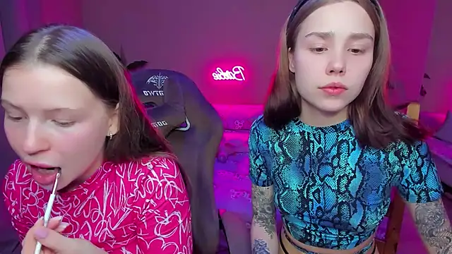 Snapshot of HelloRoxy chatting on January 12, 7:42 pm HelloRoxy online show from January 12, 7:42 pm