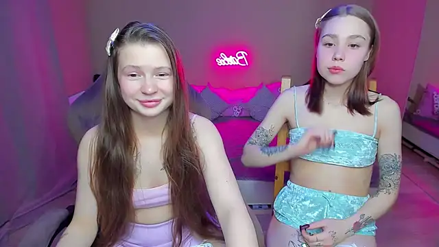 Snapshot of HelloRoxy chatting on January 25, 6:46 pm HelloRoxy online show from January 25, 6:46 pm