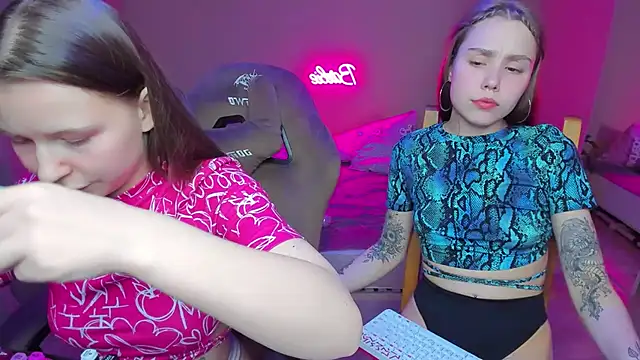 Snapshot of HelloRoxy chatting on January 29, 10:32 pm HelloRoxy online show from January 29, 10:32 pm