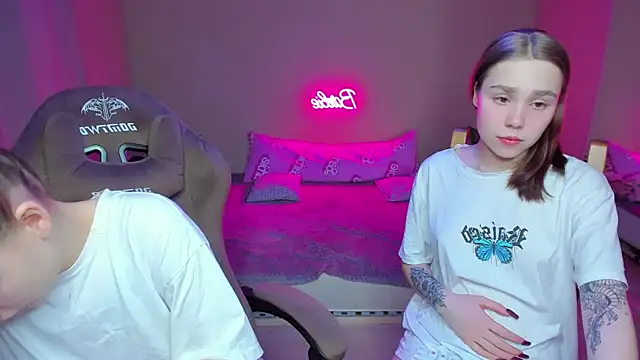 Snapshot of HelloRoxy chatting on January 30, 11:02 pm HelloRoxy online show from January 30, 11:02 pm