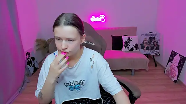 Snapshot of HelloRoxy chatting on September 28, 6:57 pm HelloRoxy online show from September 28, 6:57 pm