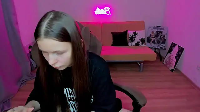 Snapshot of HelloRoxy chatting on October 6, 7:00 pm HelloRoxy online show from October 6, 7:00 pm