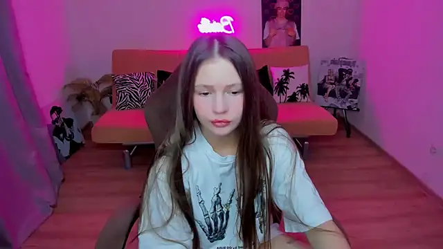 Snapshot of HelloRoxy chatting on October 19, 2:40 pm HelloRoxy online show from October 19, 2:40 pm